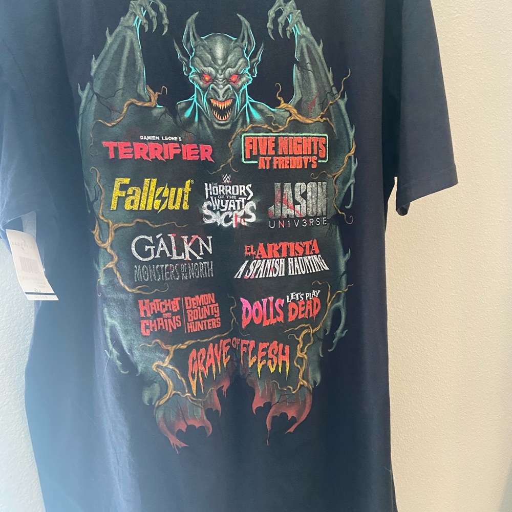 HHN 2025 House T-Shirt NWT